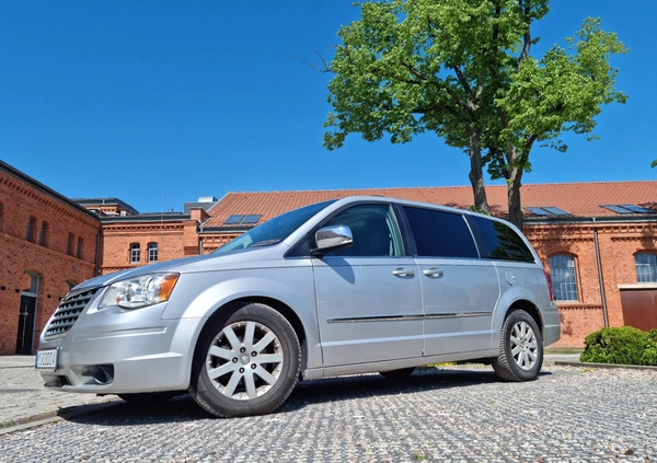 Chrysler Town &amp; Country cena 32000 przebieg: 270000, rok produkcji 2010 z Olsztyn małe 667